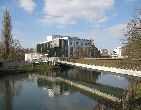 La Vill a et sa Passerelle